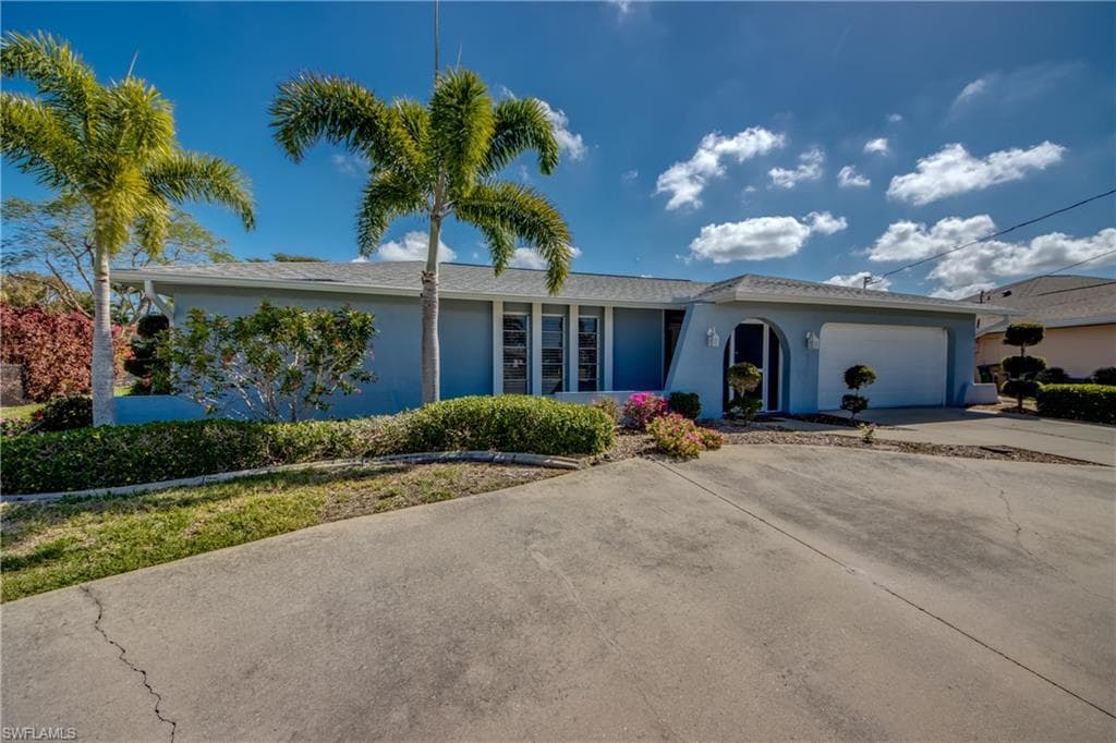 3945 SE 9th CT CAPE CORAL, FL 33904