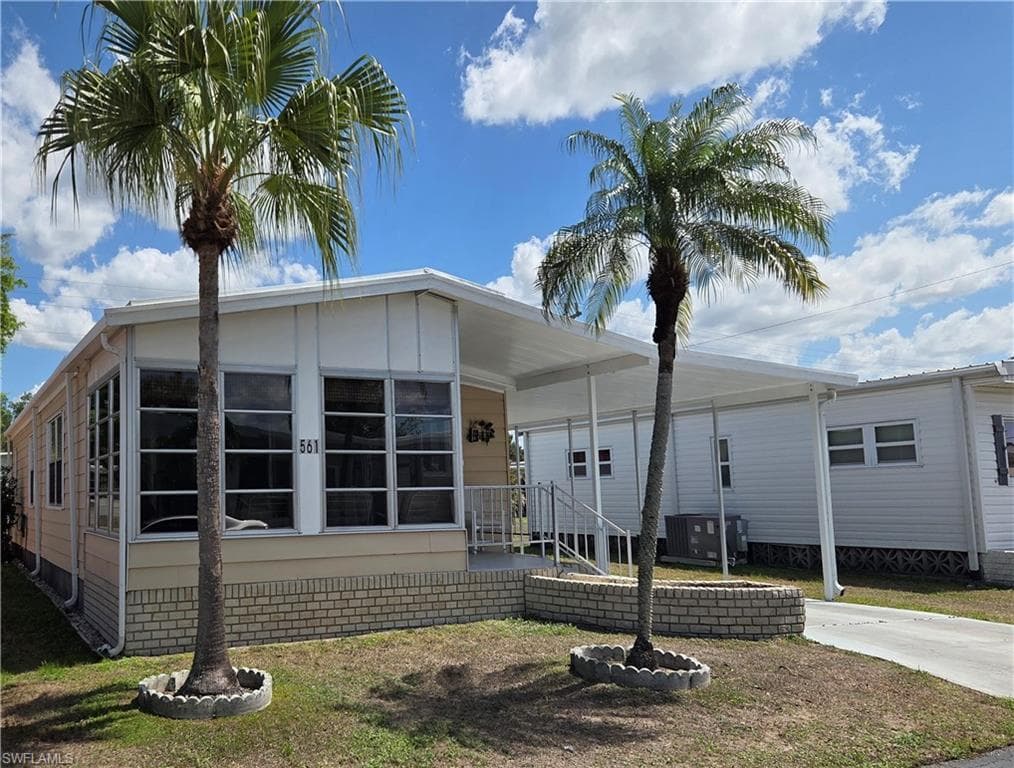 561 Winning WAY NORTH FORT MYERS, FL 33917
