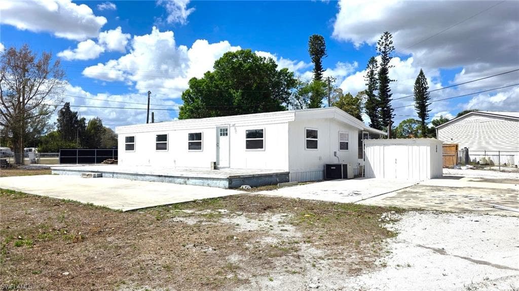 8180 Suncoast DR NORTH FORT MYERS, FL 33917