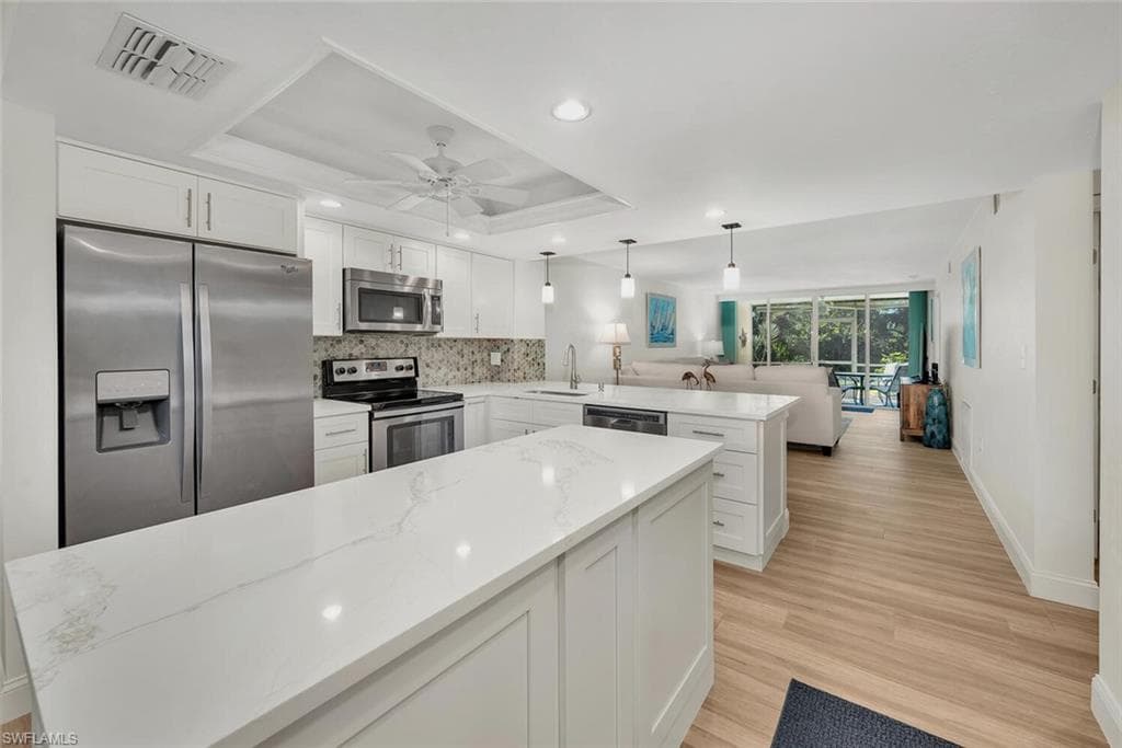 15161 Cedarwood LN 1105 NAPLES, FL 34110