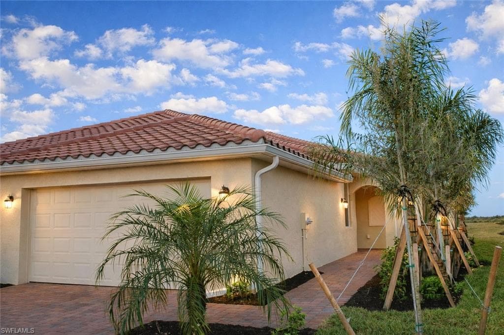 2681 Vine AVE NAPLES, FL 34120