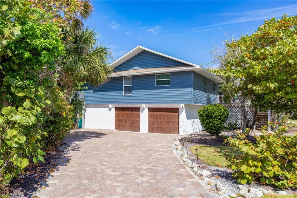 1813 Long Point LN SANIBEL, FL 33957