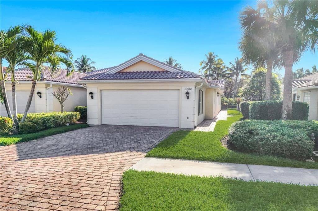 3239 Barbados LN NAPLES, FL 34119