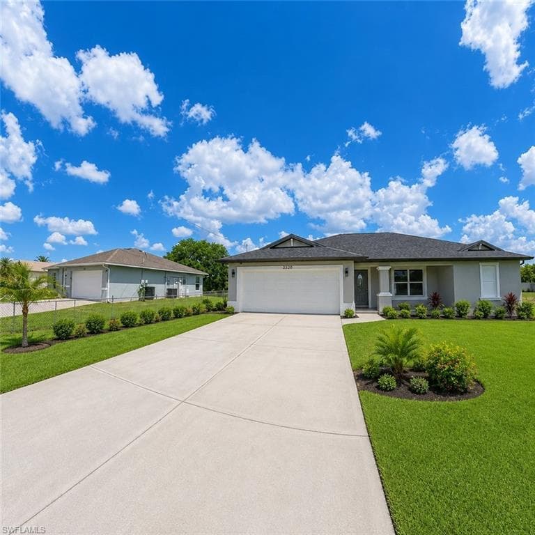 3904 11th ST W LEHIGH ACRES, FL 33971