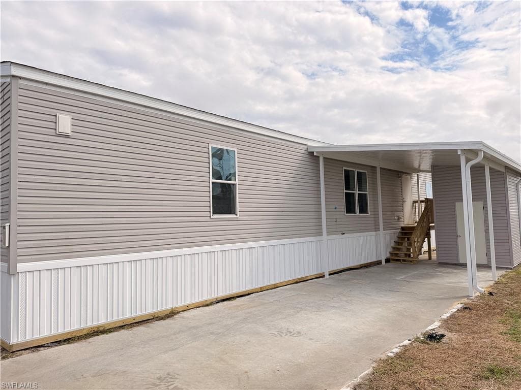 827 Peaceful DR NORTH FORT MYERS, FL 33917