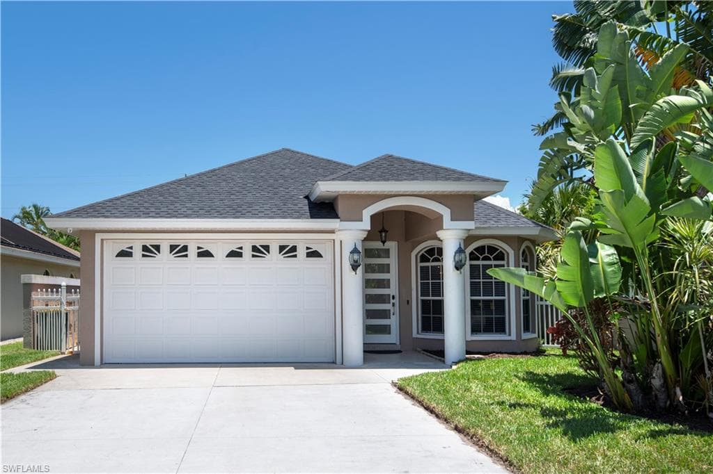 823 96th AVE N NAPLES, FL 34108