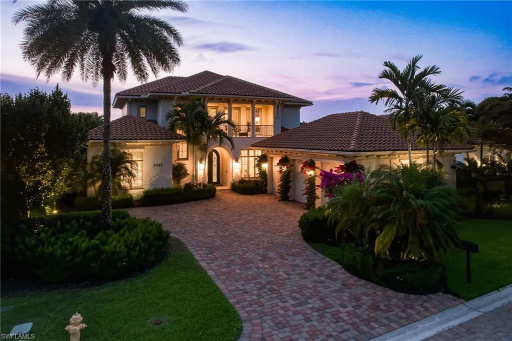 2225 Miramonte CT NAPLES, FL 34105