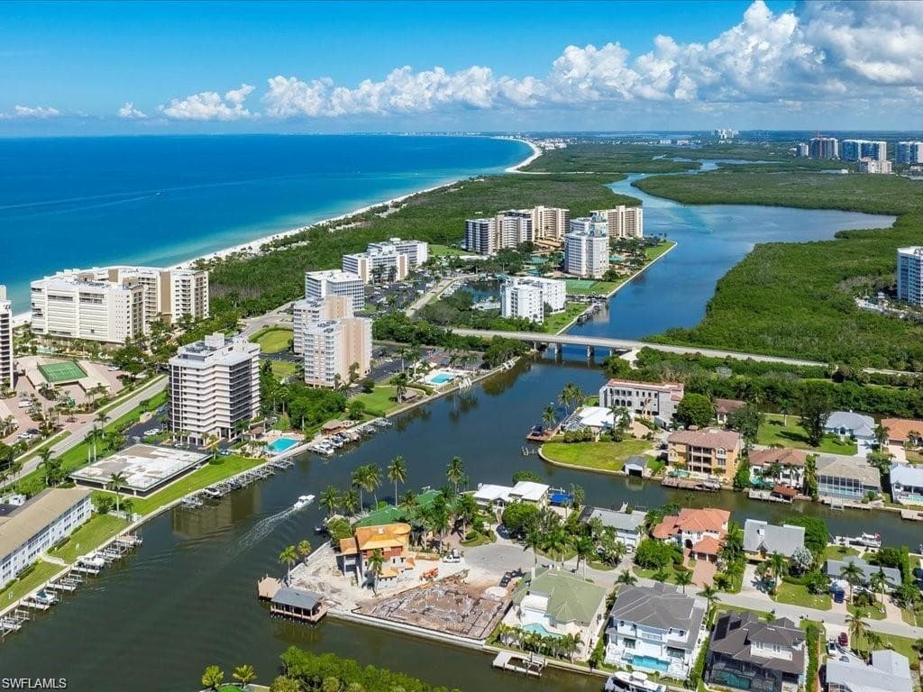 10337 Vanderbilt DR NAPLES, FL 34108