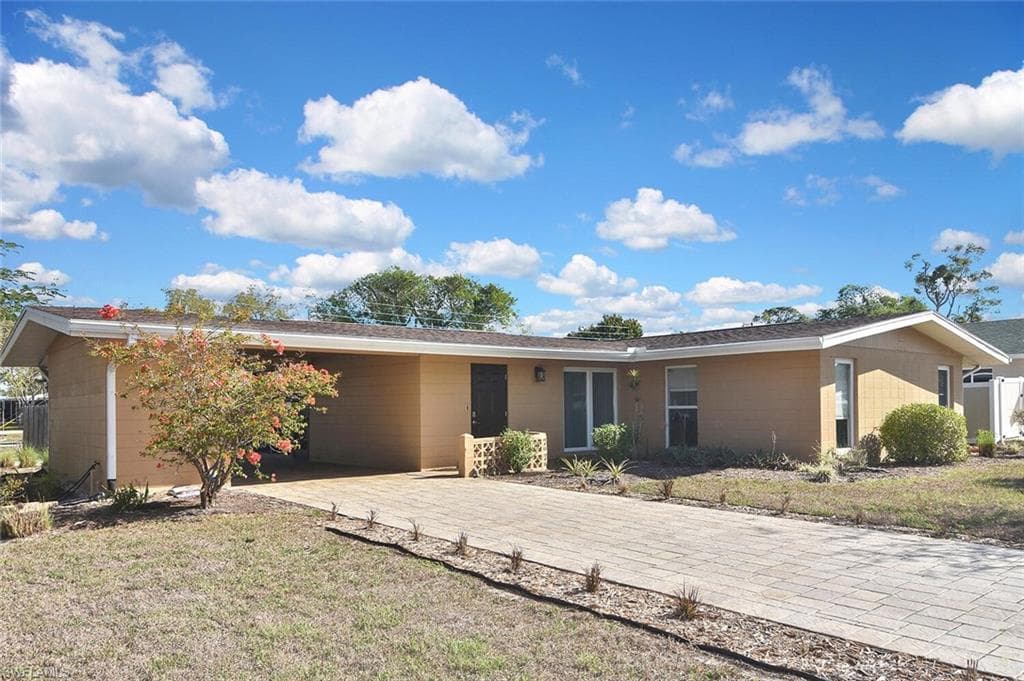 2237 Flora AVE FORT MYERS, FL 33907