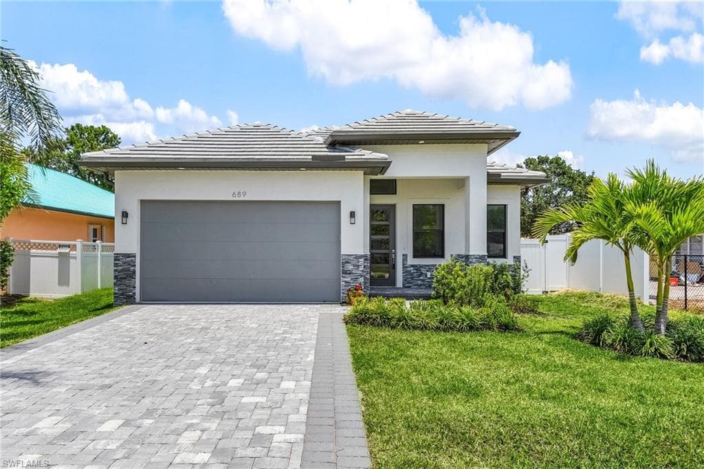 859 108th AVE N NAPLES, FL 34108