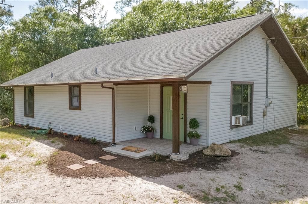 1063 Debbie LN LABELLE, FL 33935