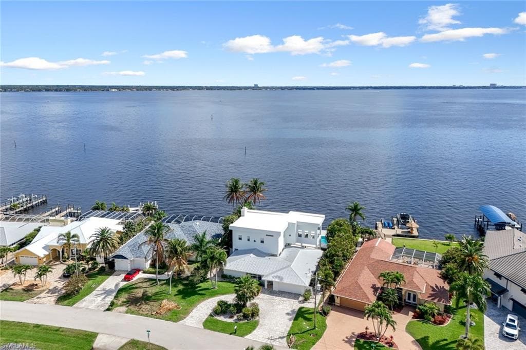 2302 SE 28th ST CAPE CORAL, FL 33904