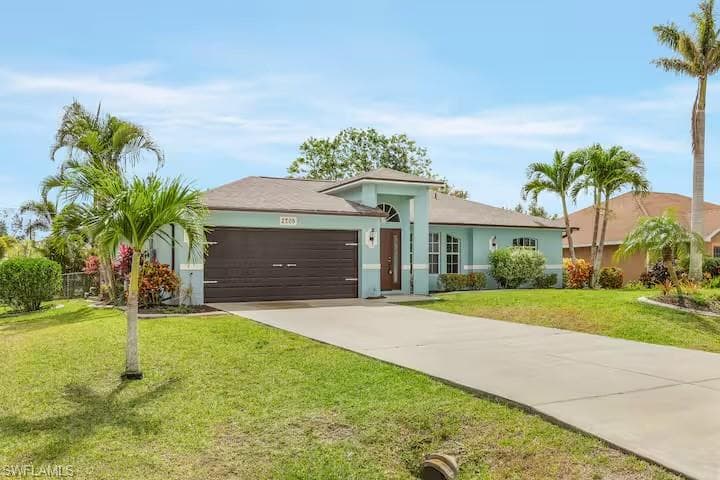 2705 SW 11th PL CAPE CORAL, FL 33914