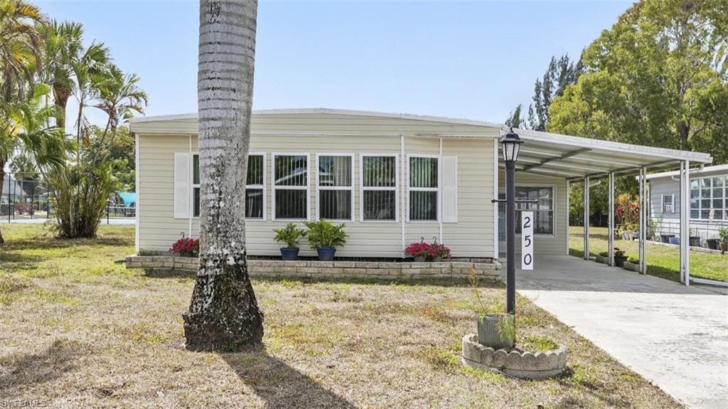 250 Indian Key LN NAPLES, FL 34114