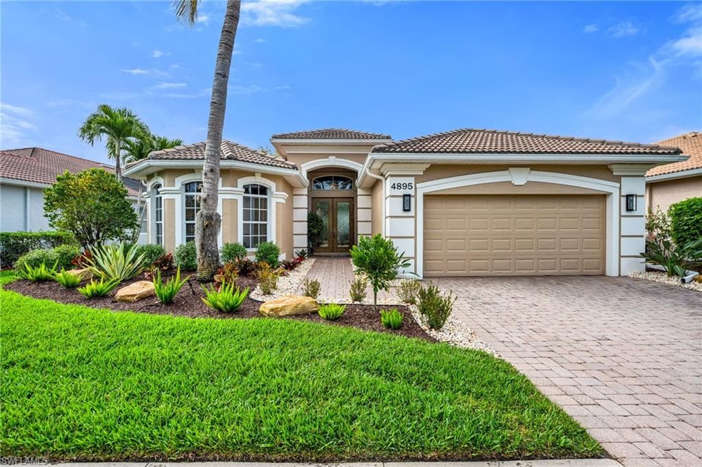 4895 Cerromar DR NAPLES, FL 34112