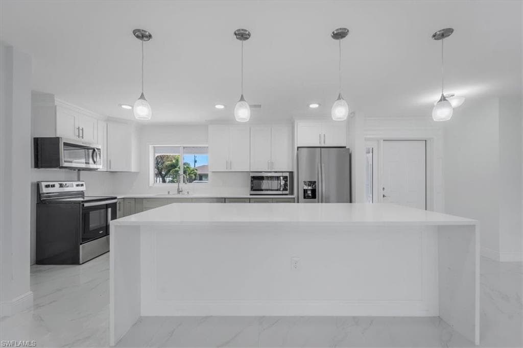 105 SE 45th TER CAPE CORAL, FL 33904