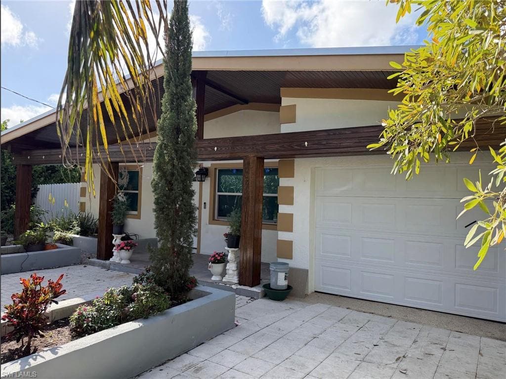 2364 Jackson AVE NAPLES, FL 34112