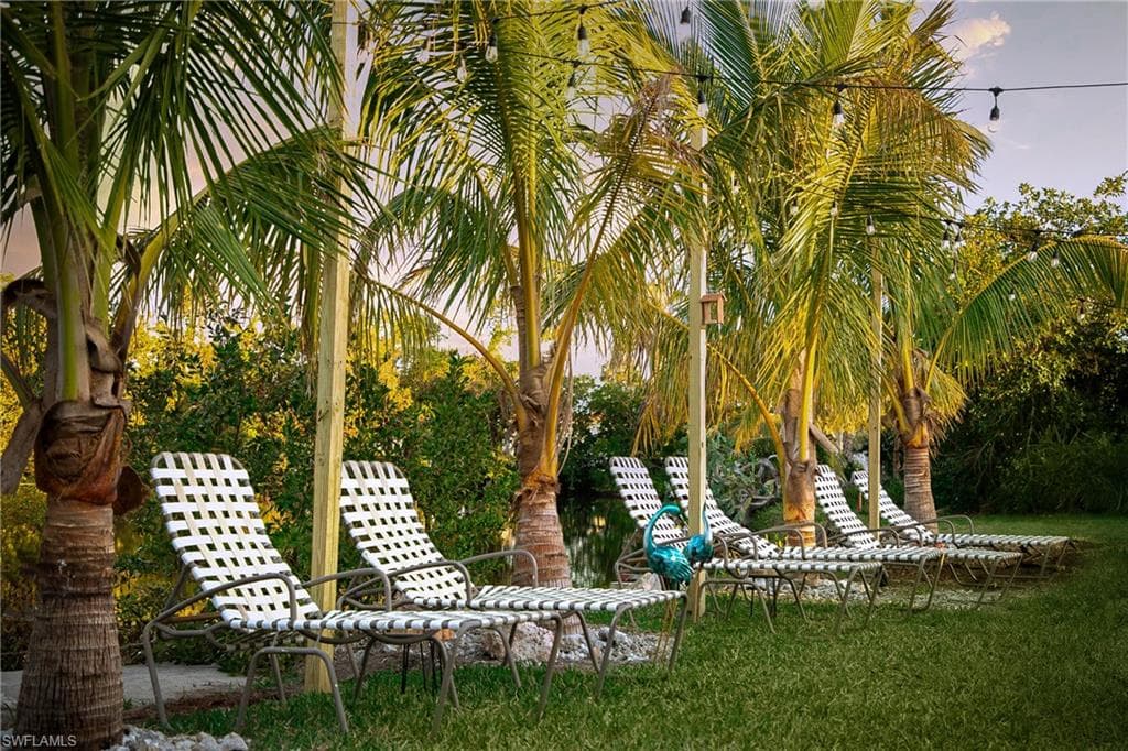 528 14th ST N NAPLES, FL 34102