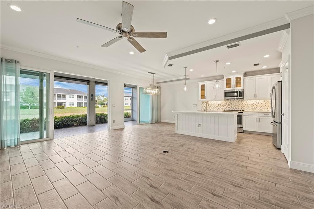 6954 Avalon CIR 703 NAPLES, FL 34112
