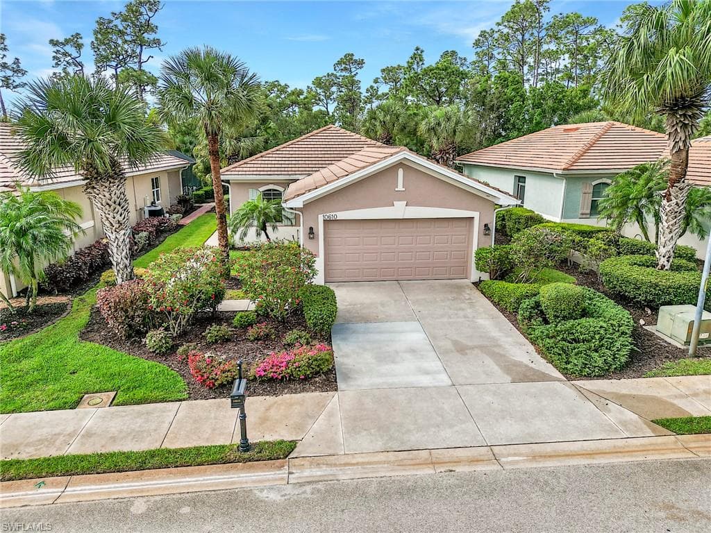 10610 Camarelle CIR FORT MYERS, FL 33913