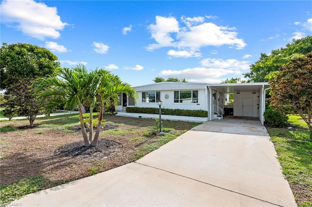 40 Le Mans DR NAPLES, FL 34112