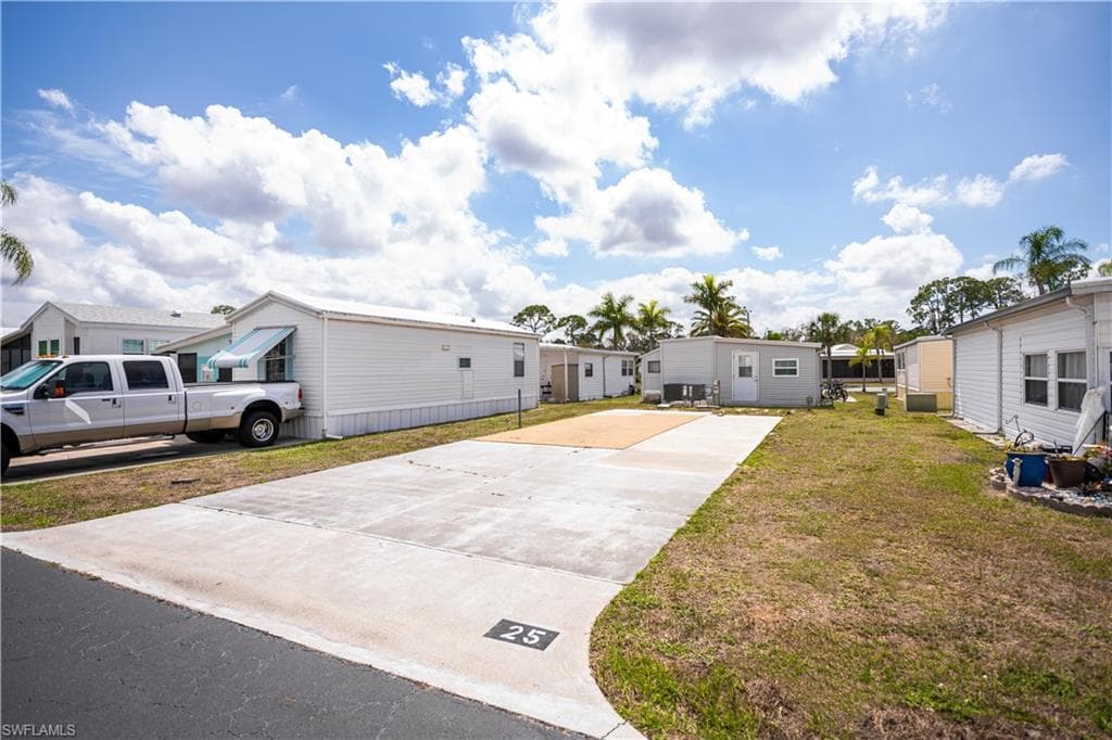 25 La Fonda LN NORTH FORT MYERS, FL 33903