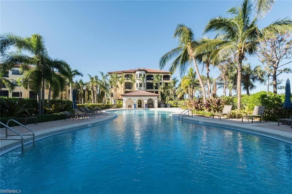 2542 Marquesa Royale LN 6 NAPLES, FL 34109
