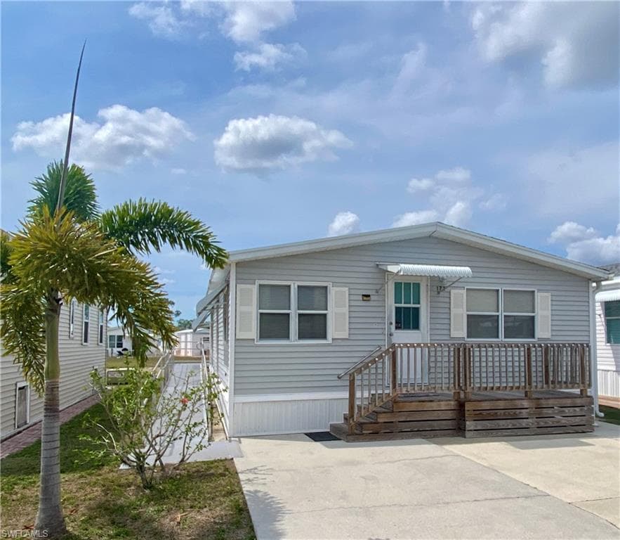 172 Vista Mar DR NORTH FORT MYERS, FL 33903
