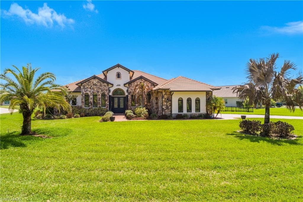 17210 Serengeti CIR ALVA, FL 33920