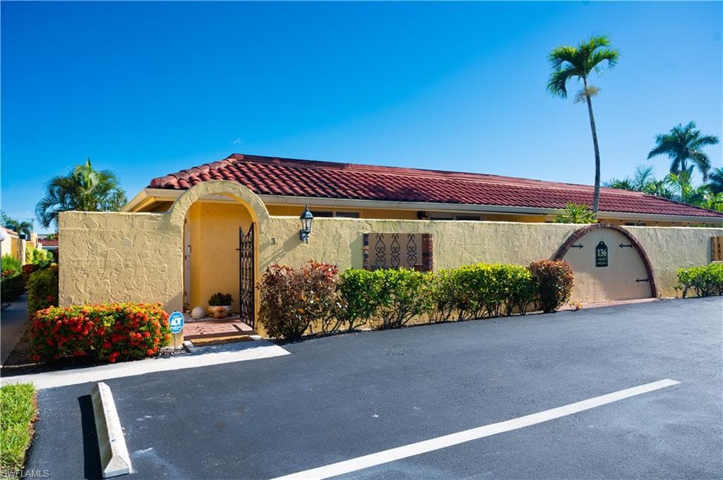 136 Harrison RD L3 NAPLES, FL 34112