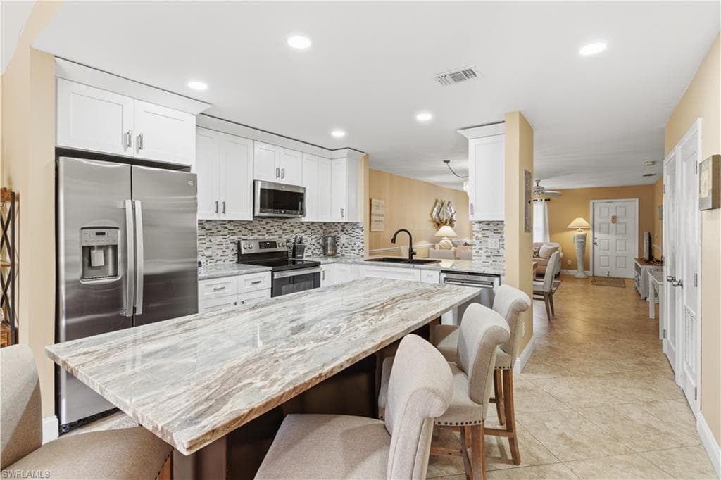 8336 Charter Club CIR 7 FORT MYERS, FL 33919