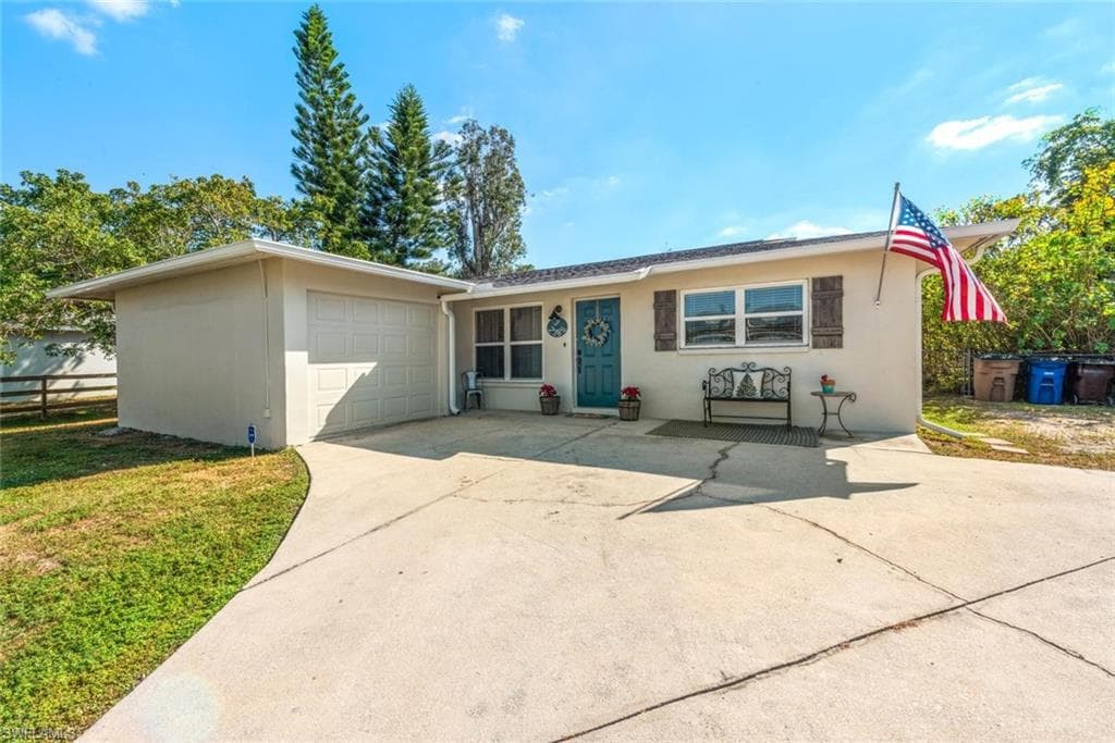 2386 Andros AVE FORT MYERS, FL 33905