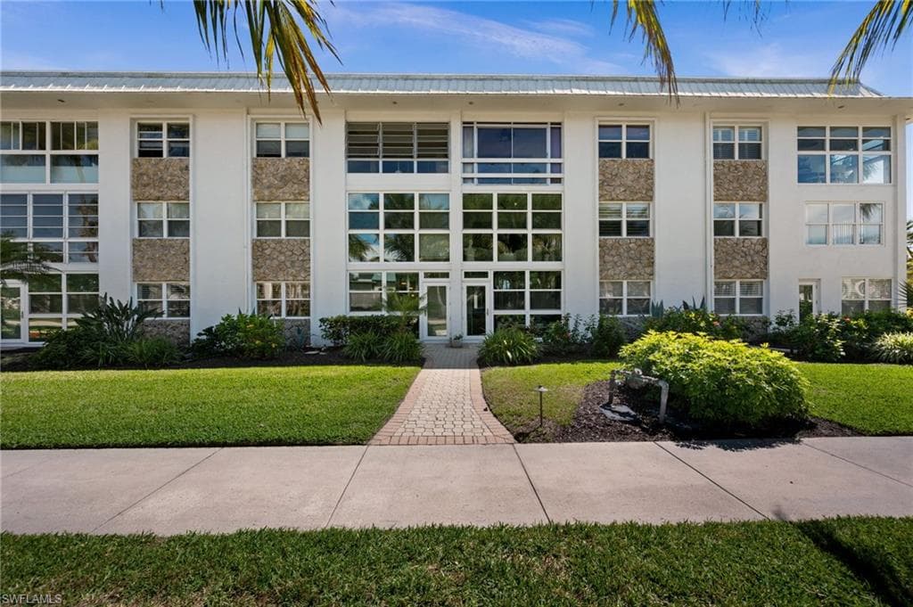 1021 3rd ST S 108 NAPLES, FL 34102