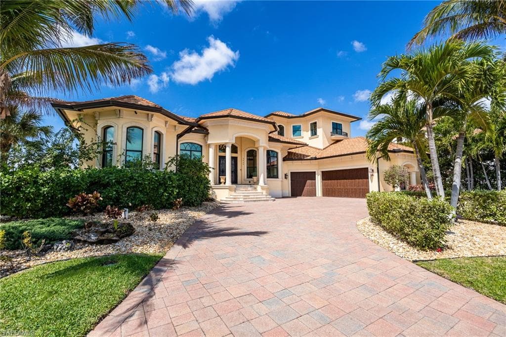 3944 W Riverside DR FORT MYERS, FL 33901