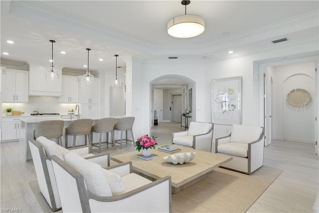 16371 Viansa WAY 202 NAPLES, FL 34110