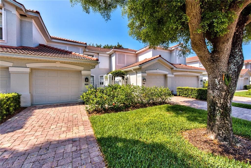 2190 ARIELLE DR 902 NAPLES, FL 34109
