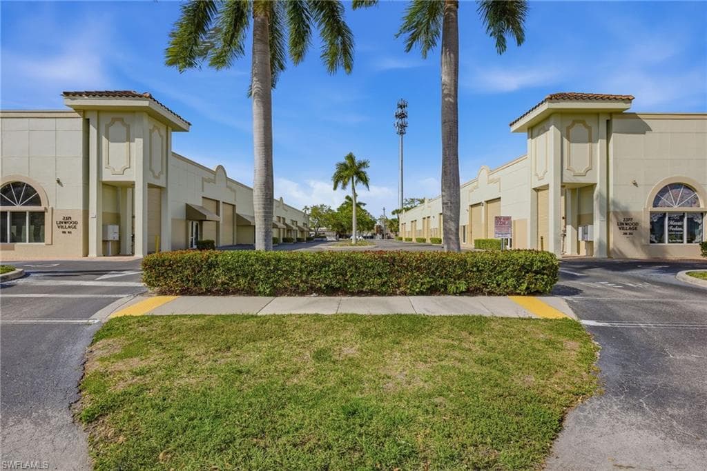 2371 Linwood AVE 104 NAPLES, FL 34112