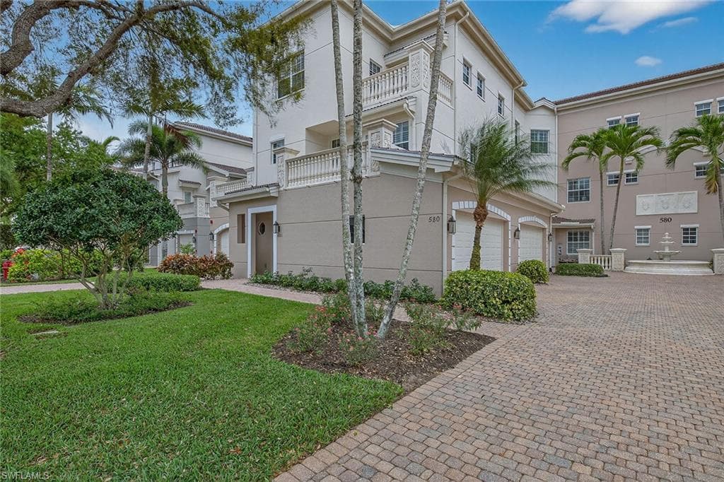 580 Avellino Isles CIR 201 NAPLES, FL 34119