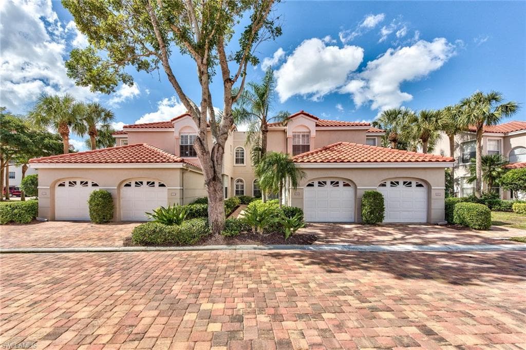 1515 Clermont DR C-202 NAPLES, FL 34109