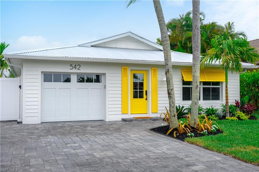 542 104th AVE N NAPLES, FL 34108