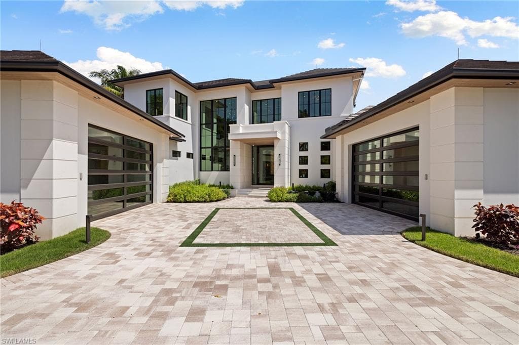2345 Tarpon RD NAPLES, FL 34102