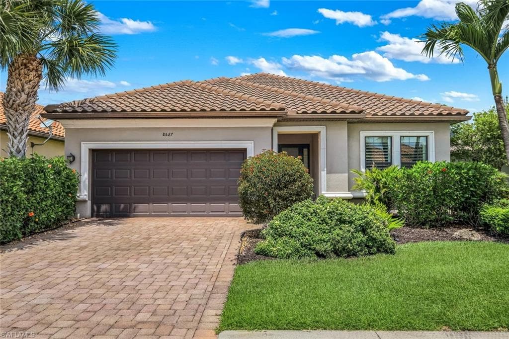 8527 Palacio TER N NAPLES, FL 34114