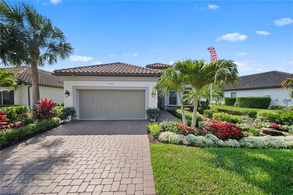 9576 Montelanico LOOP NAPLES, FL 34119