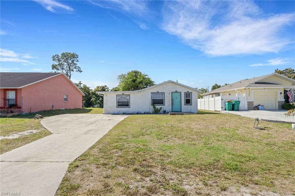 5326 Dixie DR NAPLES, FL 34113