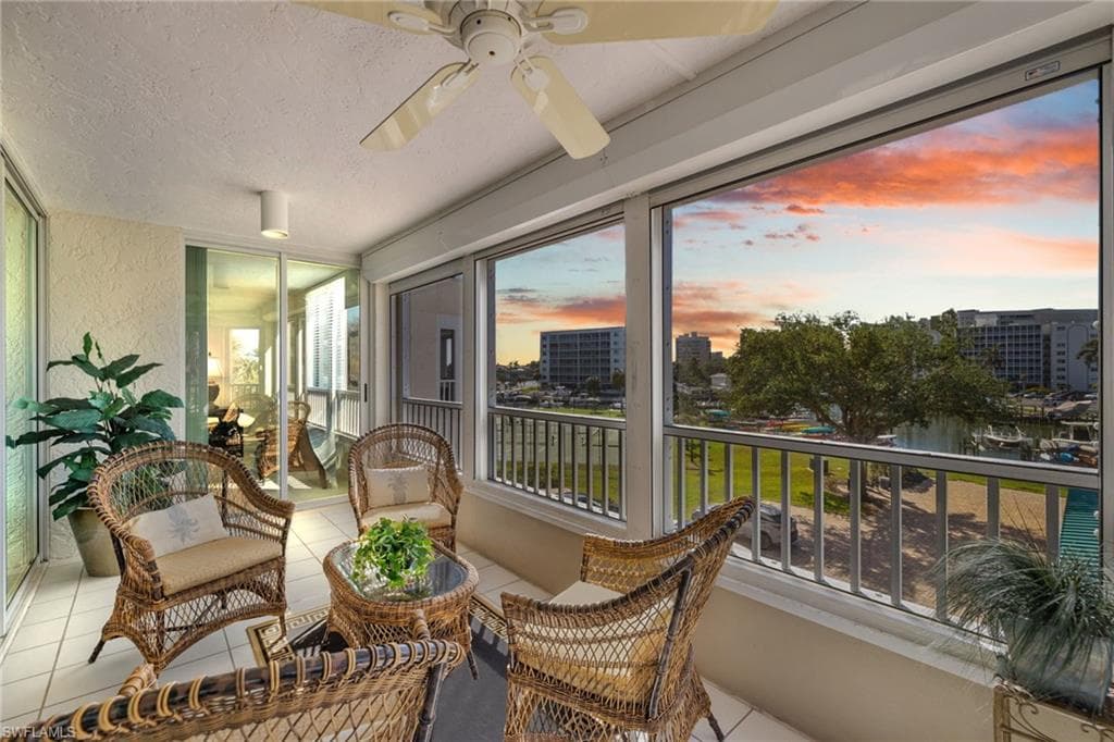 25 Bluebill AVE A-204 NAPLES, FL 34108