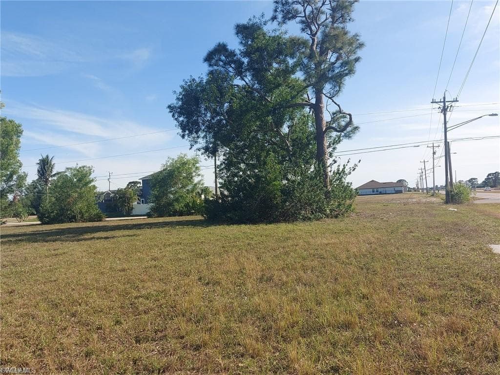 1527 NW 15th TER CAPE CORAL, FL 33993