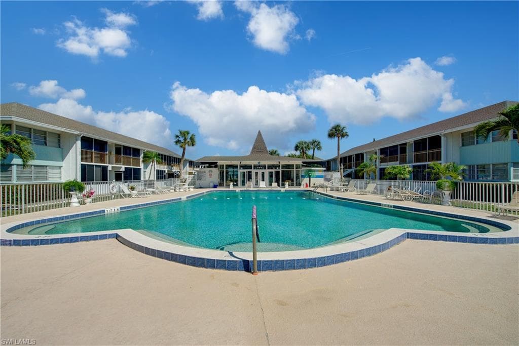 402 SE 42nd TER 3 CAPE CORAL, FL 33904