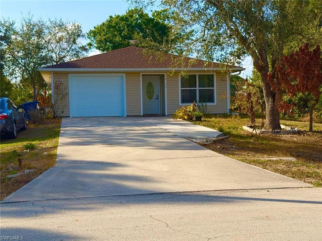 5011 Moon LN LABELLE, FL 33935