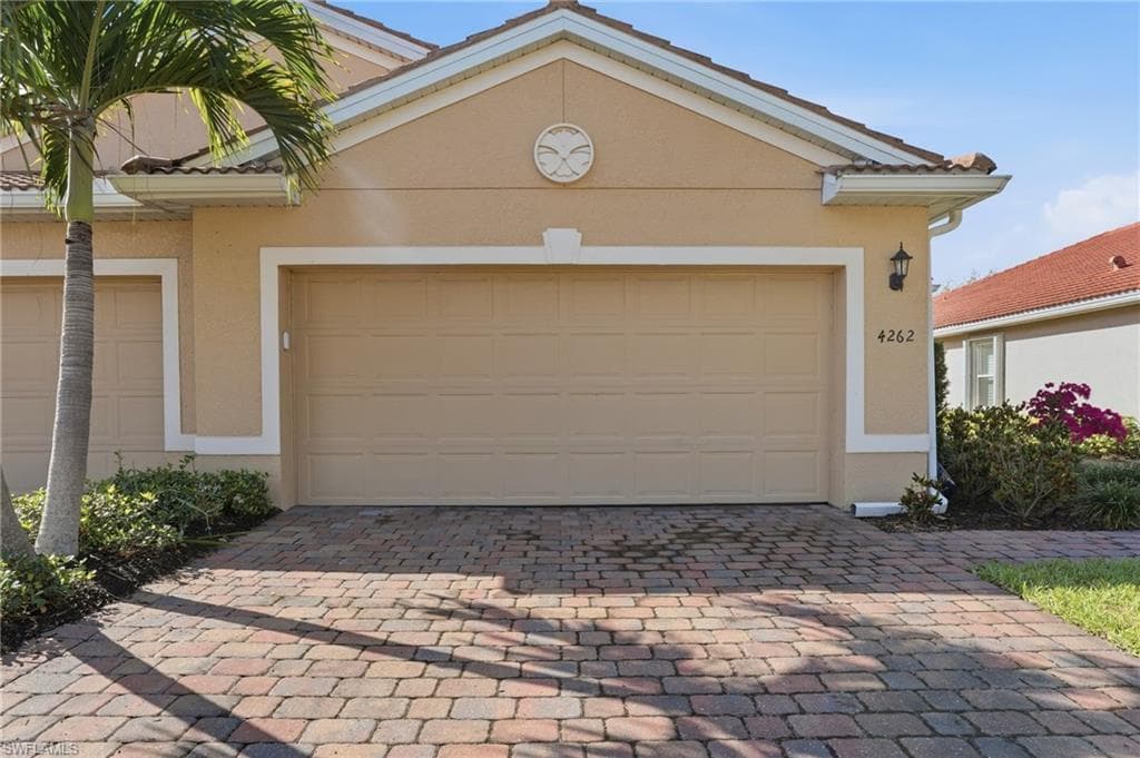 4262 Dutchess Park RD FORT MYERS, FL 33916