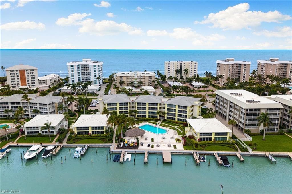 2850 Gulf Shore BLVD N 106 NAPLES, FL 34103